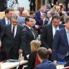 Fast reine Männersache: Die neuen Kabinettsmitglieder stehen nach der Vereidigung im Plenarsaal. In der Bildmitte der neue Europaminister Eric Beißwenger aus Bad Hindelang.