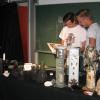 Letzte Vorbereitungen werden im Chemiesaal von Michael Krutel und Lukas Weckerle getroffen. Hier steht „Der Zauberlehrling“ auf dem Programm.  	