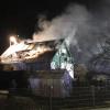 In der Nacht auf Montag ist ein Einfamilienhaus in Mödingen abgebrannt. Die Polizei schätzt den Schaden auf etwa eine halbe Million Euro. 