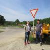 Bürgermeister Bernhard Uhl (links) mit dem Mitarbeiter Andreas Harlander auf der Baustelle an der Rothseekreuzung.