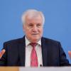 Der Verfassungsschutz soll laut Innenminister Horst Seehofer mehr Befugnisse bekommen. Die FDP kritisiert das als Ablenkung von Versäumnissen.