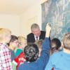 Buchdorfs Bürgermeister Georg Vellinger stand den wissbegierigen Grundschülern Rede und Antwort.  