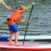 Auf dem Bucher Stausee können sich Interessierte beim Stand Up Paddling versuchen.