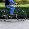 Mit Pedelecs und E-Bikes kann man längere Strecken fahren als vielleicht mit 
einem normalen Fahrrad. Doch es gibt immer wieder Unfälle. . (Symbolbild)