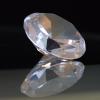 Echte und falsche, künstlich hergestellte Diamanten sind auch für den Fachmann nur schwer zu unterscheiden. 