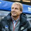 Muss wohl dem DFB noch eine gültige Fußballlehrer-Lizenz nachweisen: Herthas Trainer Jürgen Klinsmann.
