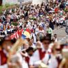 Höhepunkt des Leipheimer Kinderfests war am Sonntag der Umzug zum Festplatz. Viele Besucher säumten den Straßen. 