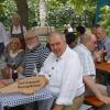 Am Josefsbrunnen versammelten sich Mitglieder und Freunde der Königlich-Bayerischen Josefspartei zum gemütlichen Beisammensein. 	