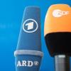 Der Deutsche Fußball-Bund hat die Übertragungsrechte für Heim-Länderspiele bis 2023 an ARD und ZDF vergeben.