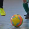Die Jagd auf den Futsal-Ball ist am Wochenende in Mindelheim eröffnet. Der FC 98 Auerbach/Stetten richtet fünf Turniere aus. 	