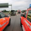 Zwei Autos wurden bei einem Unfall auf der A8 nahe Günzburg so schwer beschädigt, dass sie abgeschleppt werden mussten. 	