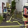 In einem Apfeldorfer Wohnhaus gab es am Mittwoch einen Brand. Ein Hund starb, eine Bewohnerin wurde verletzt.