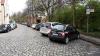 Verkehrsschilder informieren, wer wann in der Straße "Am Gänsbühl" parken darf.                                  
