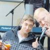 Max (23) und German (24) aus Spanien mit dem Sängern Alexander Kussmaul von der band „Jazz up“ aus Günzburg, die am Sonntag aufspielte. 