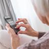Vor allem Seniorinnen und Senioren werden zum Ziel von Betrügern am Telefon und per Messengerdiensten. Eine Vortragsreihe klärt auf.
