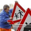 Mit Verkehrsschildern will Horgau die Autofahrer auf die Kinder im Ort aufmerksam machen. 