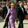 Es ist lila und schimmert. Schick und stilsicher schritt Angela Merkel mit Joachim Sauer 2007 über den roten Teppich.