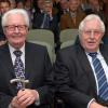 Hans-Jochen Vogel (links) mit dem ehemaligen Ministerpräsidenten des Landes Rheinland-Pfalz, Bernhard Vogel: Die Brüder sind Preisträger des Deutschen Staatsbürgerpreises.