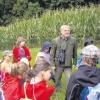 13 Blindheimer Kinder erlebten einen interessanten Waldtag mit Kreisvorsitzendem Helmut Jaumann.   