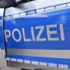 Die Polizei bittet nach einer Unfallflucht in Wemding um Hinweise.