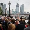 Tausende Menschen gehen – oder stehen – entlang der Themse, um zum in der Westminster Hall aufgebahrten Sarg von Queen Elizabeth II. zu gelangen.