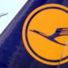 Das Logo der Deutschen Lufthansa. Der Konzern schließt den Flugbetrieb der Beteiligung SunExpress Deutschland.