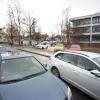 Rund ums Landratsamt ist wochentags alles zugeparkt: Jetzt kommt bald eine Schranke vor dem Parkplatz. Das dürfte die Situation weiter verschärfen. 