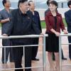 Ein undatiertes Foto zeigt Nordkoreas Machthaber Kim Jong Un mit seiner Ehefrau Ri Sol Ju. Ri soll schwanger sein.