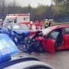Bei einem schweren Verkehrsunfall zwischen Schwabhausen und Kaltenberg sind drei Frauen schwer verletzt worden.