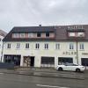 Ein Abriss samt Neubau war geplant. Jetzt wird das Gasthaus Adler in der Leipheimer Straße in Pfuhl nur kernsaniert und weiter als Hotel genutzt.