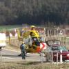 Gegen 15.30 Uhr hat sich zwischen Hohenaltheim und Mönchsdeggingen am Montag ein schwerer Verkehrsunfall ereignet. Nach Informationen der Polizeiinspektion Nördlingen kollidierte eine 83-jährige Fahrradfahrerin auf der Verbindungsstraße zwischen Mönchsdeggingen und Hohenaltheim auf Höhe von Merzingen mit einem Auto.
