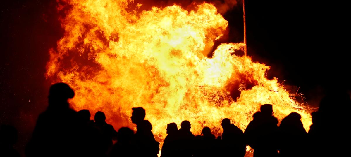 Funkenfeuer 2026 im Landkreis Günzburg: Alle Orte und Termine im Überblick