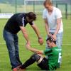 Der Pfuhler Christian Ihle musste nach dem 1:3 in Westerheim getröstet werden.