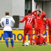 Kevin Ruiz reckt zwei Finger nach oben, dabei hat er gerade das erste Tor für Türkspor Neu-Ulm gegen den TSV Holzheim erzielt. Es folgten aber weitere: Am Ende siegten die Gäste noch nicht einmal deutlich genug mit 5:2. 	