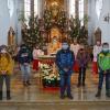 Wechsel bei den Ministranten von St. Georg Westendorf: Aus Westendorf und den Filialen Kühlenthal, Ostendorf und Waltershofen haben Franziska Gump, Evelyn Hartmann, Eleonora Hartmann, Maike Fischer, Moritz Friedl, Carolin Friedl, Moritz Groer, Elias Köstner, Katharina Pröll, Vincent Reißner, Leonhard Hagl, Lena Haydn und Cornelia von Kobyletzki ihren Dienst als Ministranten beendet. Kaplan Sanoj und die Betreuer Franziska Linse und Maximilian Schmid begrüßten Antonia Böhm, Simon Debnar, Hanna Höchstätter, Sarah Meierhold, Simon Rossmann und Alma Stuhler in der Ministrantenschar.