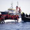 Das deutsche Seenotrettungsschiff "Humanity 1" ist im Mittelmeer im Einsatz. Derzeit verweigert Italien die Einfahrt in einen Hafen auf Sizilien.