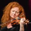 Augen zu, volle Konzentration: Martina Eisenreich verzaubert mit ihrer Geige das Publikum in Kaisheim.