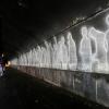 An die Wand im Karl-Lehr-Tunnel in Duisburg wurden Figuren zur Erinnerung an die Toten bei der Loveparade 2010 gemalt.