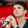 AfD-Bundesvorsitzende, Frauke Petry spricht von einem möglichen Bürgerkrieg in Deutschland.