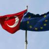 Das Europaparlament stimmt über ein Einfrieren der EU-Beitrittsverhandlungen mit der Türkei ab.