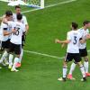 Die deutschen Spieler Julian Draxler, Sandro Wagner, Lars Stindl, Jonas Hector und Leon Goretzka jubeln über das 1:2.