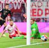 Nichts zu machen für RB Leipzigs Spieler Willi Orban und Torwart Péter Gulácsi. Jamal Musiala sorgt für das 2:0 der Bayern. Für die Spannung der Liga lässt das nichts Gutes vermuten.