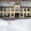 Ein Schneeberg türmt sich vor dem Pfaffenhofer Rathaus auf. Der Räumdienst im Winter war nun auch Thema im Marktgemeinderat. 