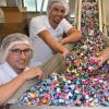 Rund eine Million Bonbons stellt die Firma Edel in Donauwörth-Berg täglich her. Im Bild: die Geschäftsführer (von links) Thomas Wippel, Joachim Lang und Martin Lang.