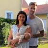 Stolze Eltern: Hans Detsch und seine Verlobte Elisa mit ihrem am 24. Juli geborenen Sohn Rudi. Trotz der Corona-Pandemie hatte das Jahr 2020 für den Stürmer des ERC Ingolstadt viele schöne und unvergessliche Momente parat.
