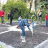 Früh übt sich – auf unserem Bild werkelt Jugendwartin Monika Hager vom Verein der Gartenfreunde Altenstadt mit (von links) Ronja, Tina, Patrick, Konrad und Jonathan. Im Hintergrund Vereinsvorsitzender und Organisator Johann Link. 