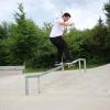 Noah Schnurrenberger mit einem "Frontside Boardslide" im Friedberger Skatepark.