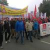 In Augsburg wird gegen den Stellenabbau bei Osram protestiert. Vorne weg marschieren die Auszubildenden.