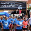 Um 10 Uhr fiel der Startschuss zum 19. Friedberger Halbmarathon. Die hellblauen Trikots wurden mit dem Zeichen der Friedenstaube gestaltet. 