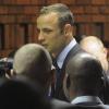 Wilrd die Zeit bis zum Prozessbeginn womöglich auf freiem Fuß verbringen: Oscar Pistorius (M). Die Staatsanwaltschaft will einen Kautions-Deal verhindern.